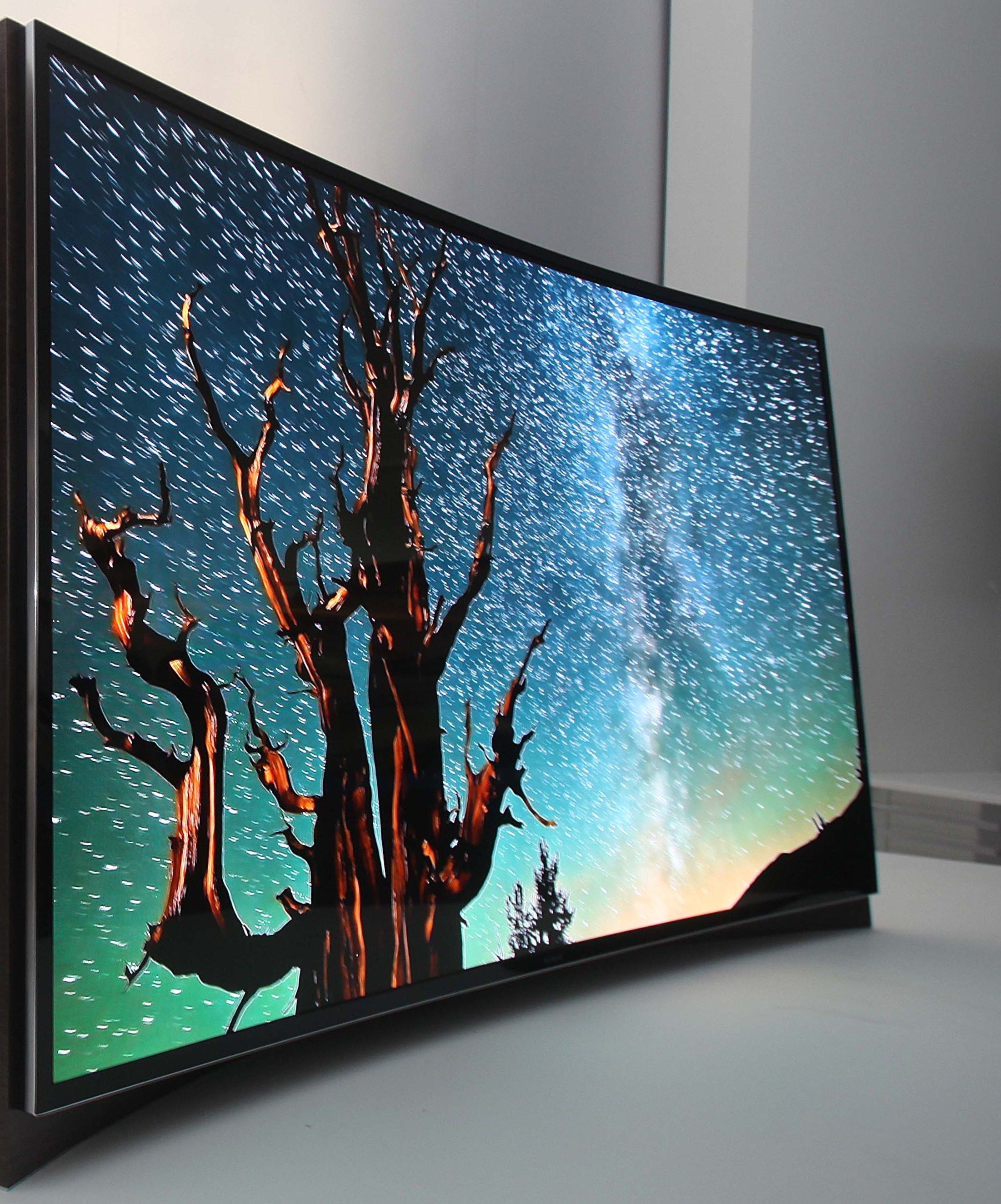 OLED телевизор