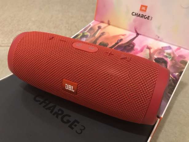 JBL Charge 3.