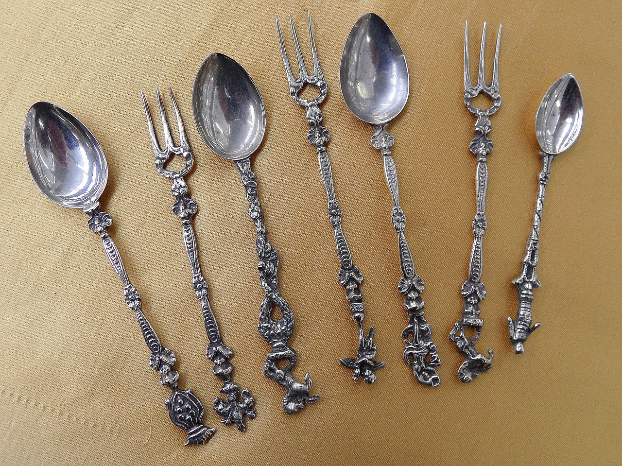 cutlery-666020_1280