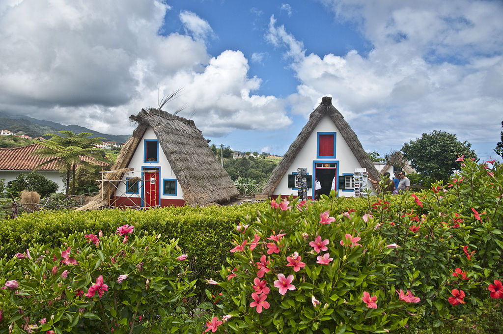 1024px-Santana,_Madeira_-_Aug_2012_-_04